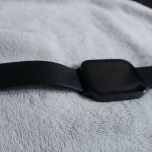 Gently used (tried on 2x never connected to apple acct) Apple Watch UNLOCKED